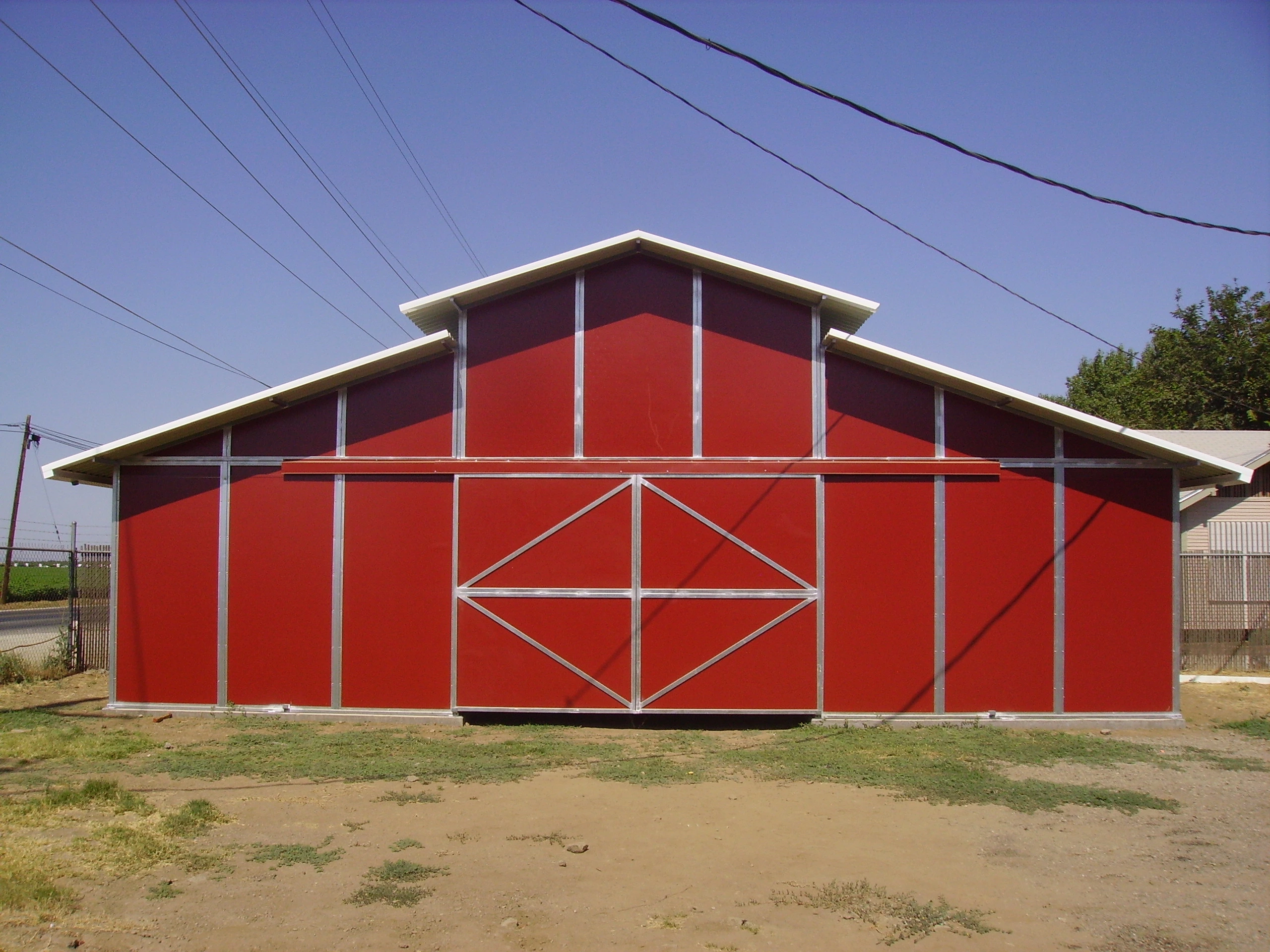 Are Raised Center Aisle Barns the Right Barn Style for Your Space? Check out Now!